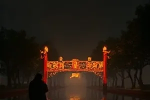 《深海灯塔》海雾中的灯塔光束
