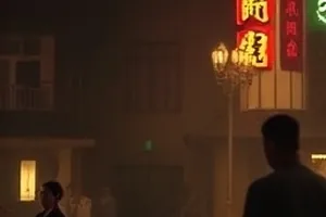 《无声雪线》雪山观测站窗外的长镜头